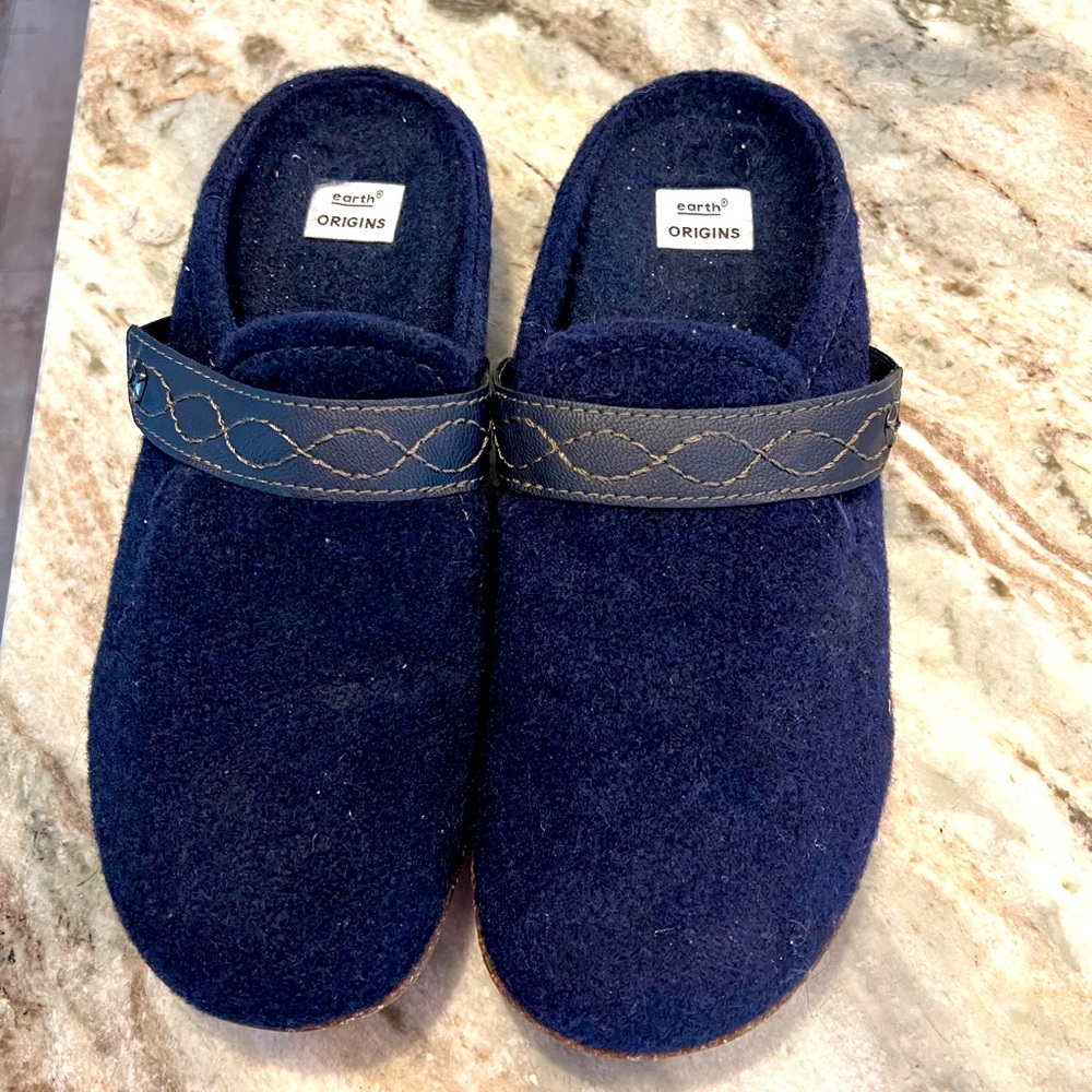 Earth Origins wool slip ons. Like new